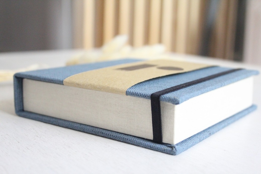 Caja Pendrive Cuadrada - Tapa textura (minimo 7)